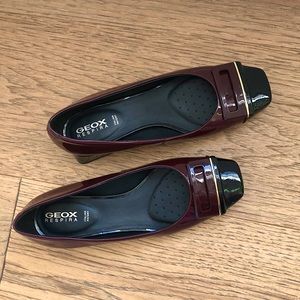 GEOX Burgundy/Black Size6 square heel